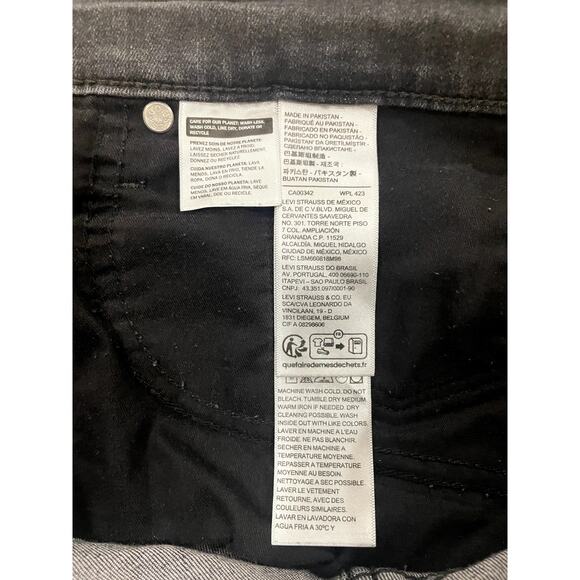 Levi's 311 Shaping Skinny Black Raw Hem Shorts Size 33 - Picture 2 of 5